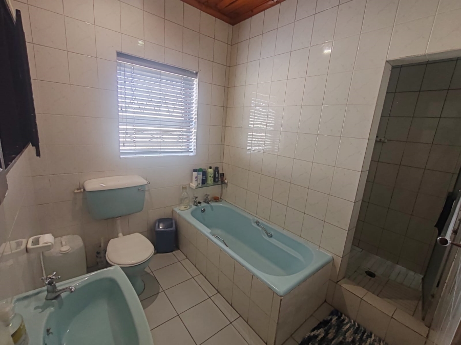 4 Bedroom Property for Sale in Heuwelkruin Eastern Cape